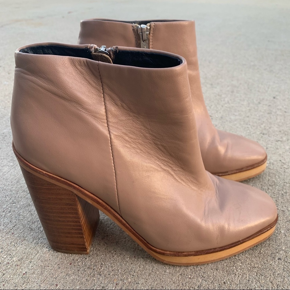 𝅺Solsana nude leather ankle boot